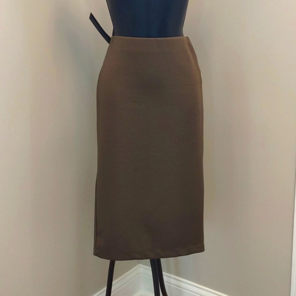 Metaphor pencil skirt in army green